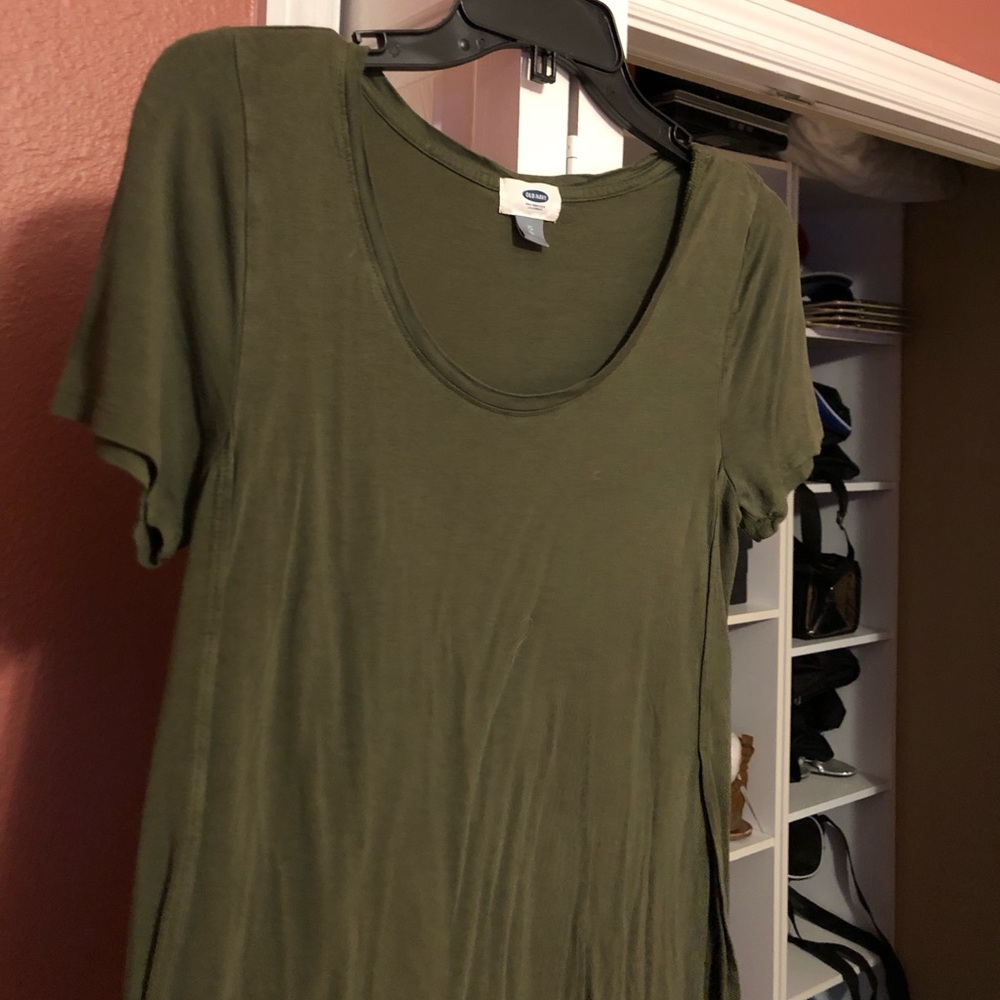 Old navy olive T-shirt